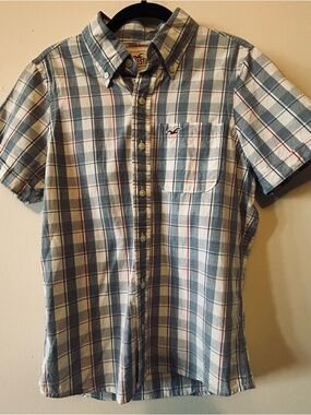 Hollister Men's Short Sleeve Plaid Button-Up Shirt in Blue, White & Red Accent